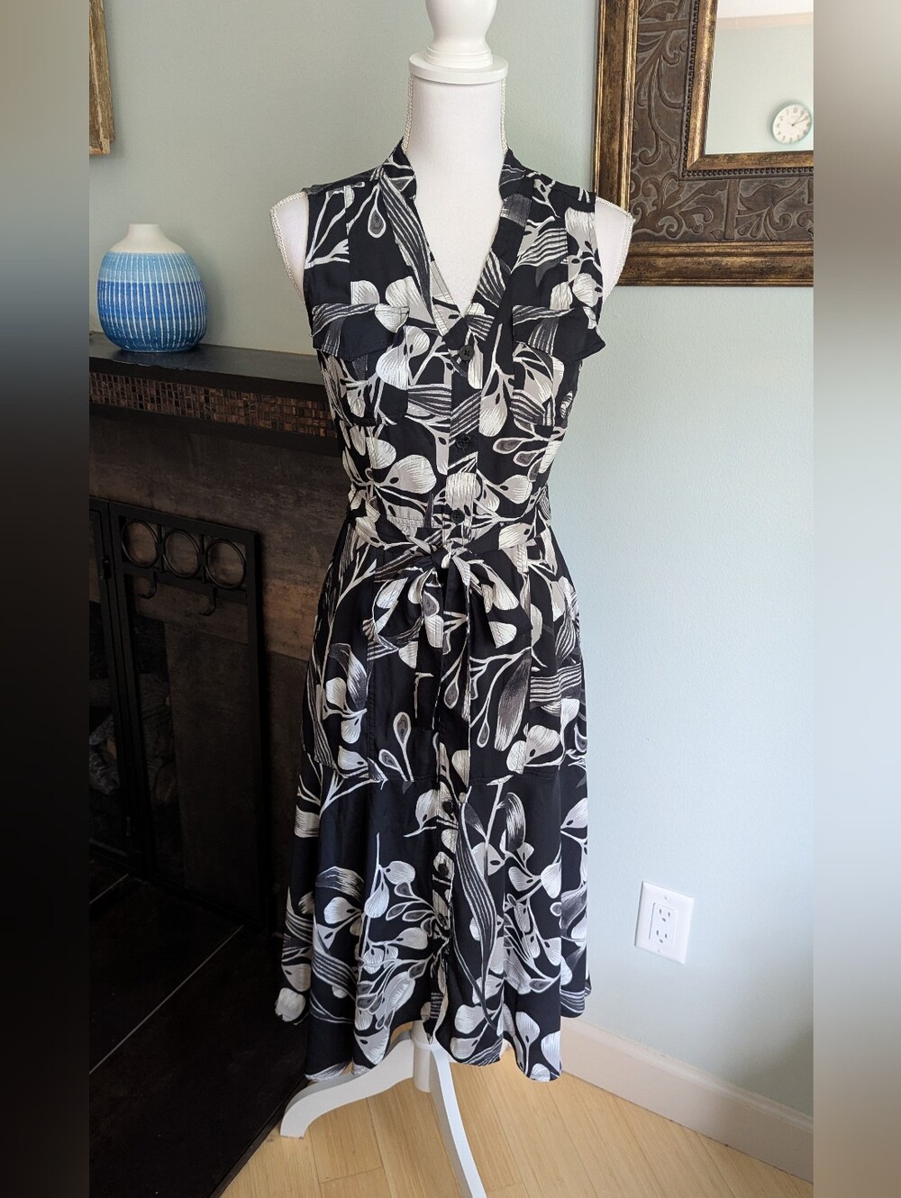 White House Black Market Size 0 Floral Utility Shirt Dress ButtonFront Tie Waist